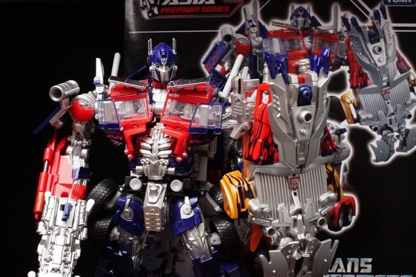 Transformers Asia APS 01 Striker Optimus Prime In Hand Images  (4 of 19)